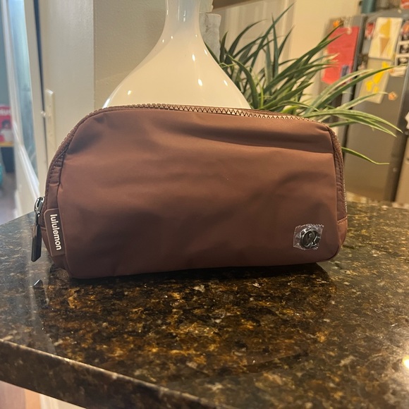 Brand New LuLuLemon Java Everywhere Belt Bag - Picture 2 of 8